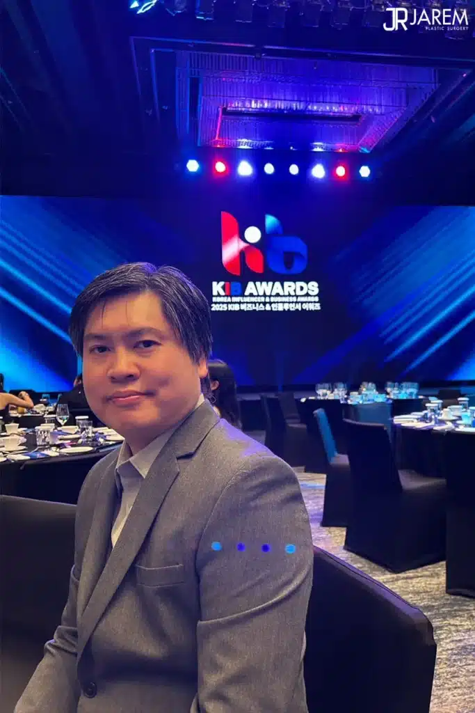 นพ.พลเดช สุวรรณอาภา (หมอหลุยส์) รับรางวัล KIB Awards 2025 Korea Influencer & Business Awards จาก Jarem Plastic Surgery