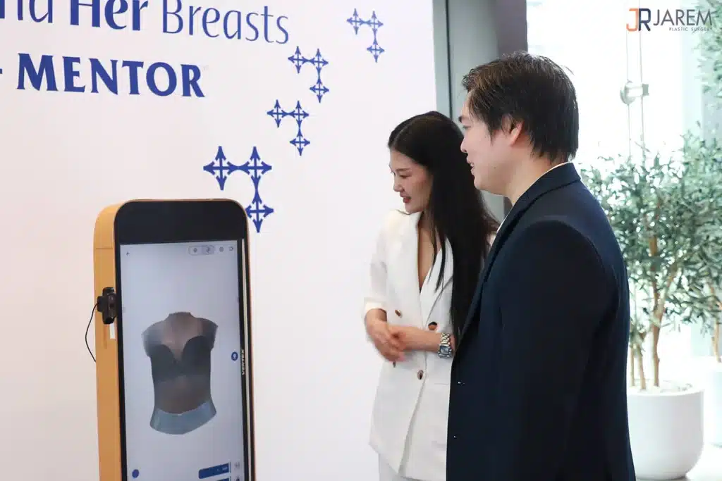 นพ.พลเดช สุวรรณอาภา (หมอหลุยส์) ในฐานะแพทย์พันธมิตร MENTOR Plastic Surgery ให้สัมภาษณ์เรื่องการเสริมอกมาตรฐานสากล