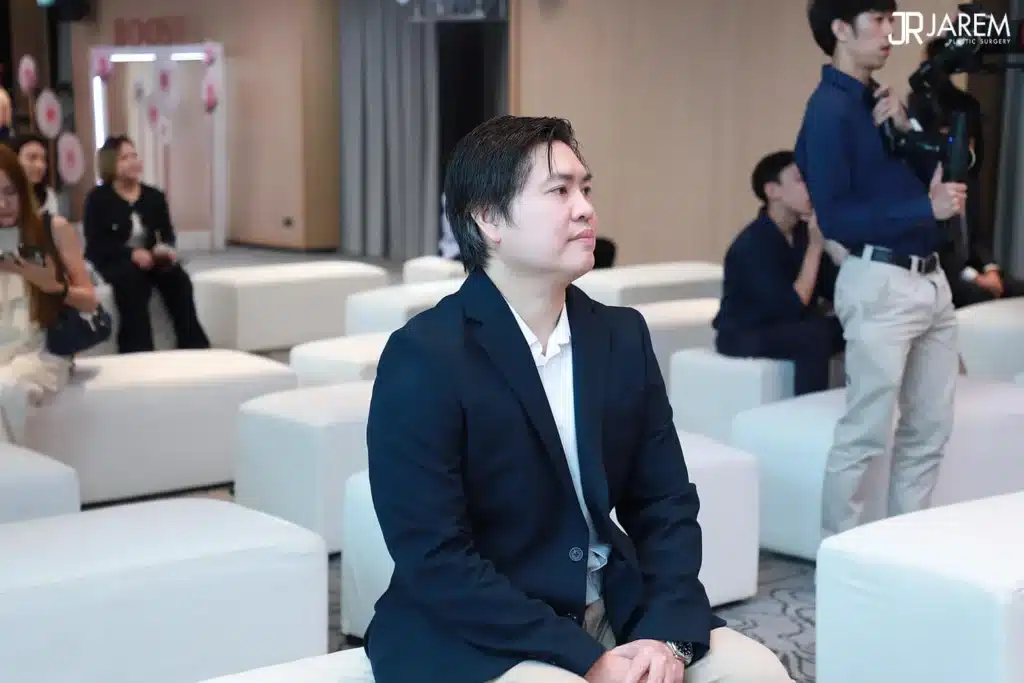 นพ.พลเดช สุวรรณอาภา (หมอหลุยส์) ในฐานะแพทย์พันธมิตร MENTOR Plastic Surgery ให้สัมภาษณ์เรื่องการเสริมอกมาตรฐานสากล